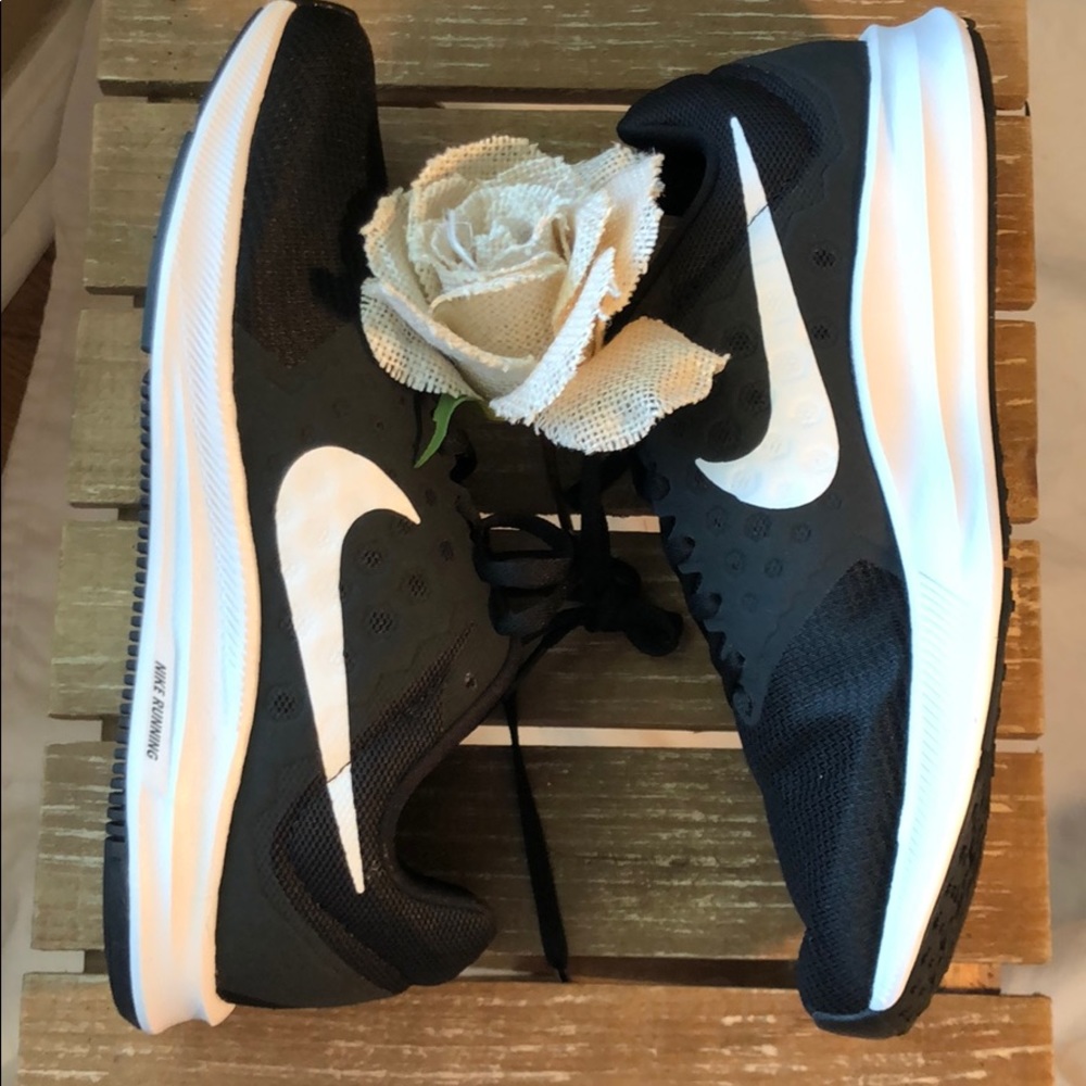 Women’s Nike downshifter 7 running shoe